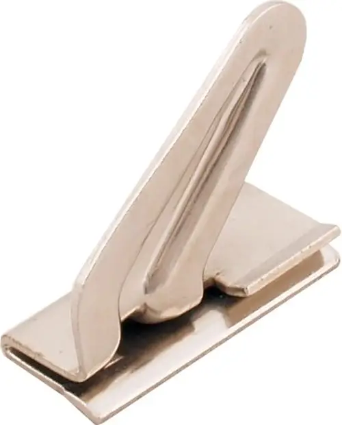 Einhängeklammer aus Metall in silberner Farbe, hergestellt von Wolf, zur Befestigung von Verkleidungen. Ergonomisches Design für eine sichere Halterung.